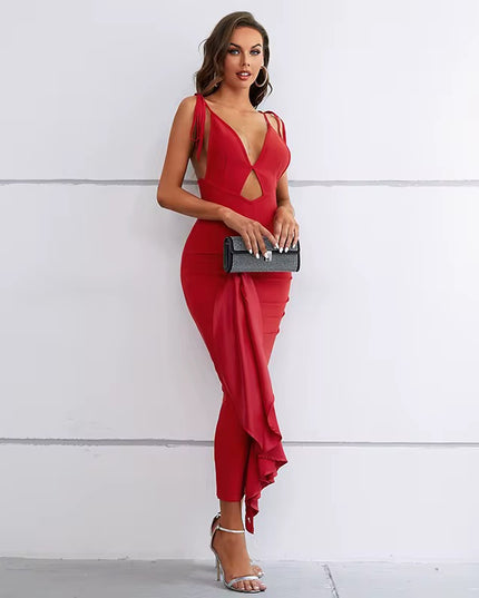 Vestido com decote profundo e drapeado