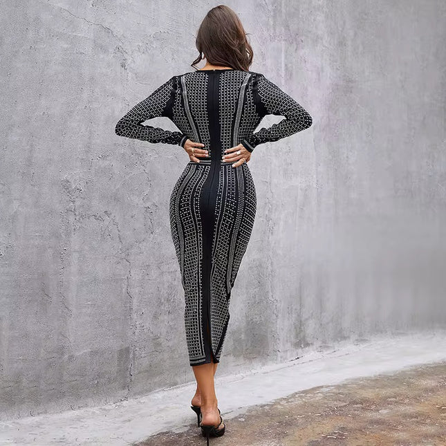 Vestido com desconte em V e justo com lantejoulas preto e cinza