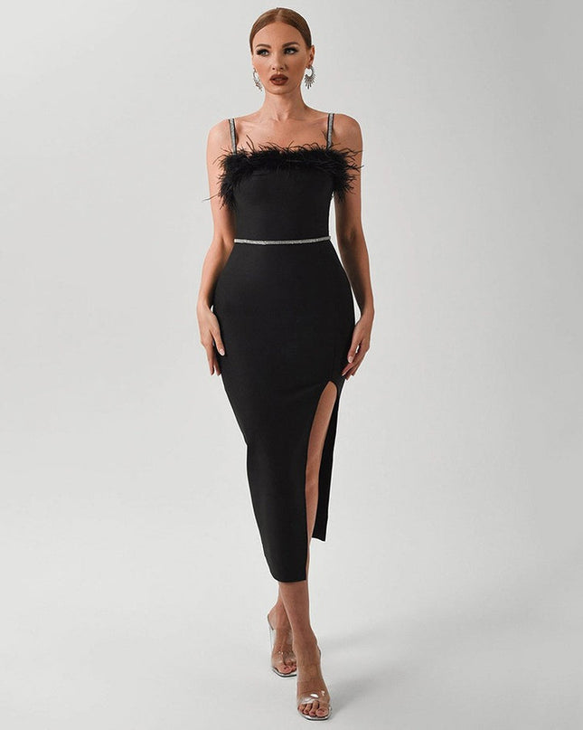 Vestido midi elegante preto com detalhes em penas.