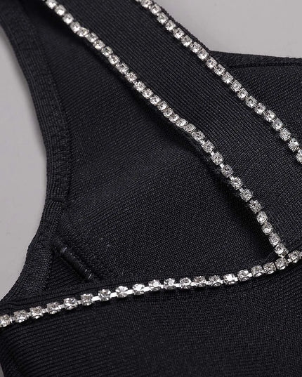 Vestido longo bandage com detalhes em cristal na cor preta.