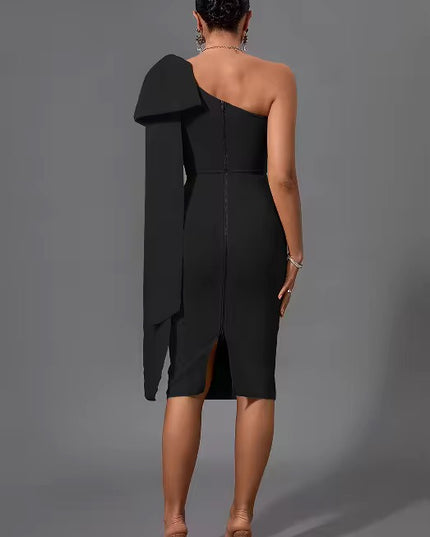 Vestido assimétrico com laço